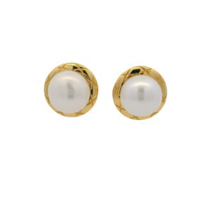 Stud Earrings with Round Cabochon Pearls