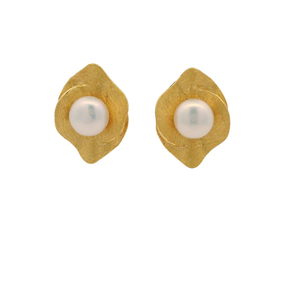 Stud Earrings with Round Cabochon Pearls